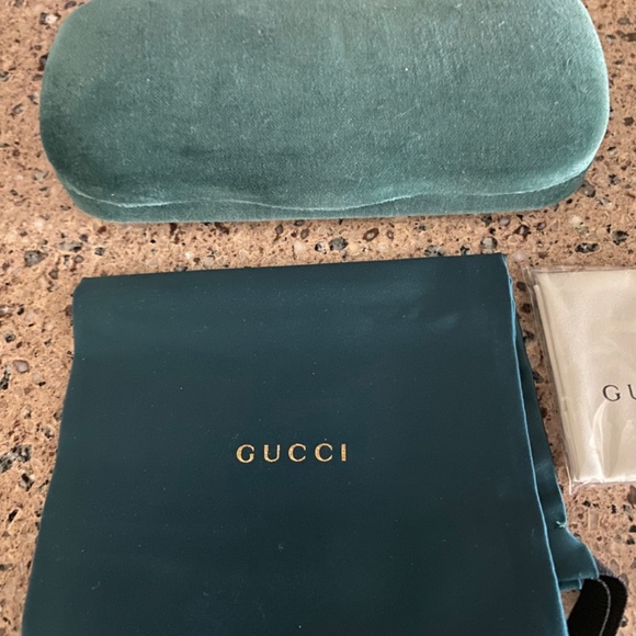 Gucci Sunglasses - Picture 6 of 7